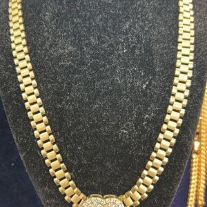 Elegant Gold Necklace with Heart Pendant